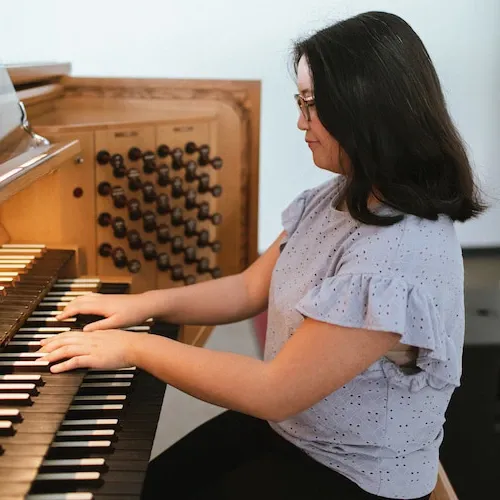 Image of a musician with an instrument.